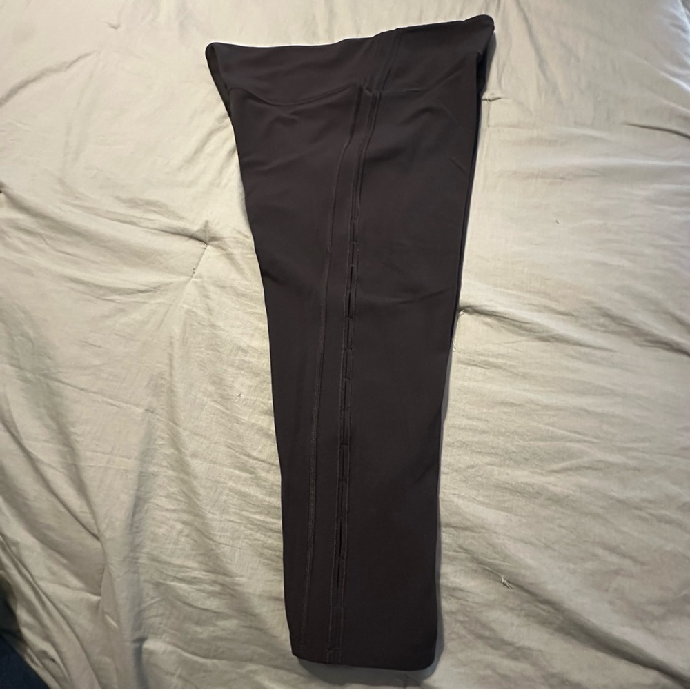 Athleta Horizon Scallop Capri‎ Leggings Black XL High Rise Cutout Detail Workout